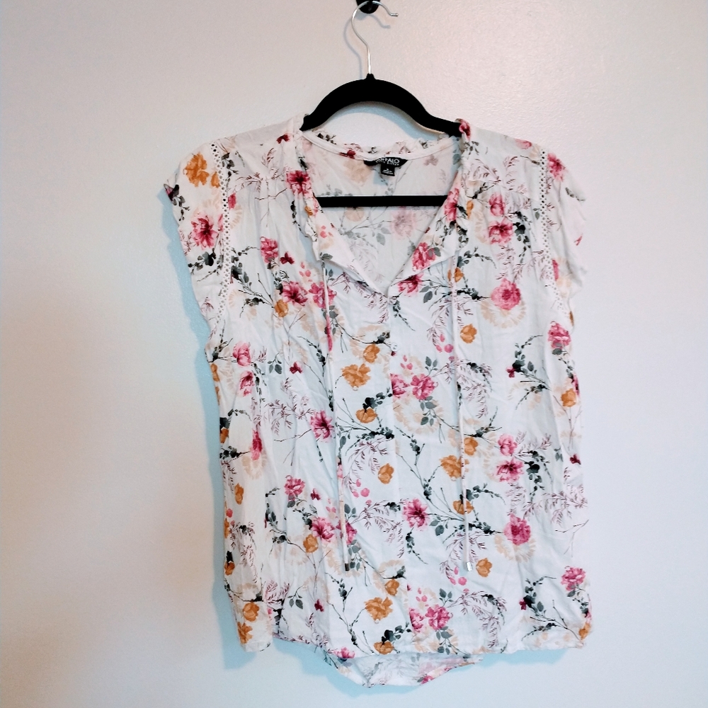 Buffalo David Bitton white floral short sleeve blouse size small